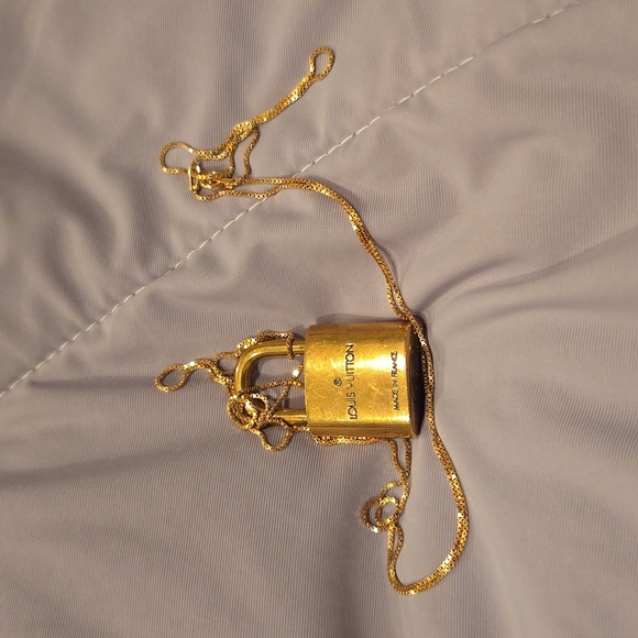 LV lock no key on 32" sterling silver goldtone plated chain lock #308 - Picture 7 of 7